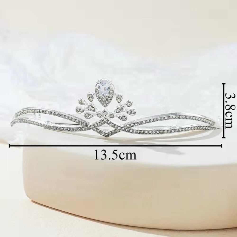 Elegant Silver Tiara with Crystal Accents